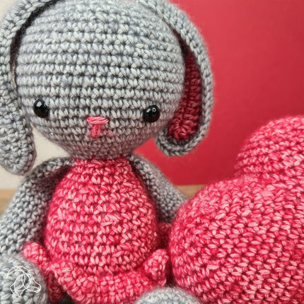 Crochet Kit Pippa Rabbit - Amigurumi DIY Kit
