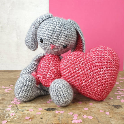 Crochet Kit Pippa Rabbit - Amigurumi DIY Kit